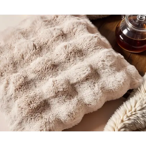 Primaviera DeLuxe Pom Rabbit Fur sierkussen Zand 50 x 50