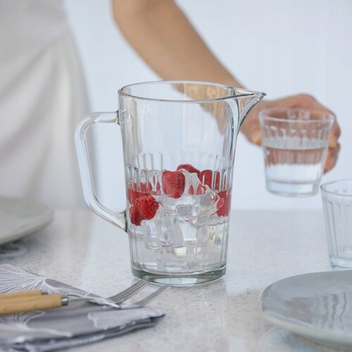 Huis en Bed Grote karaf met oor, geschikt voor limonade, 1230 ml, dik glas.