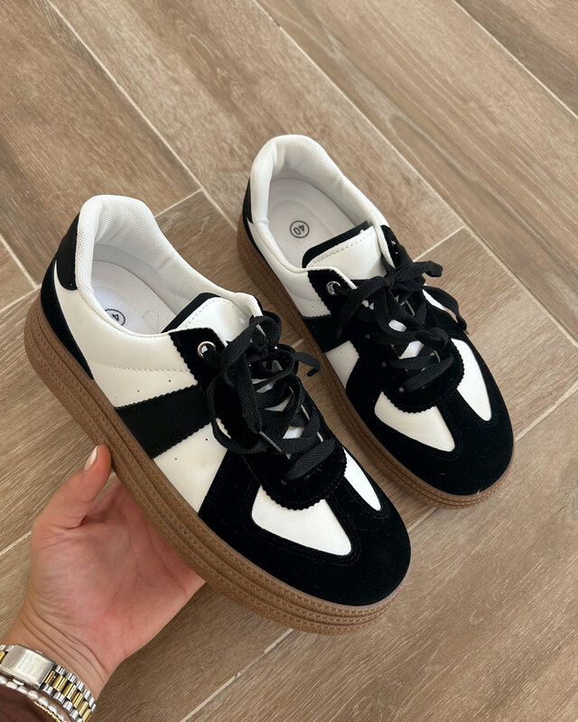 zwarte sneakers