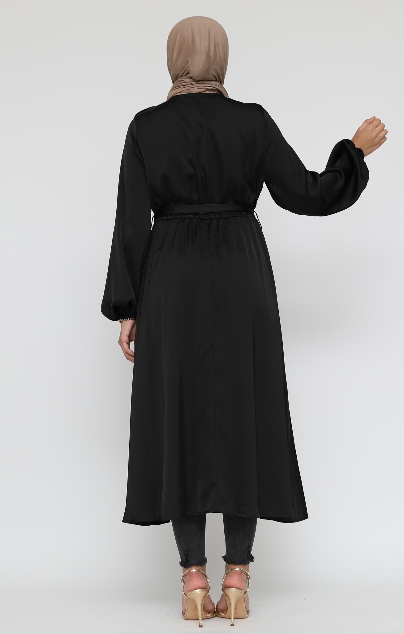 Satijnen jurk met knoopjes - zwart - By Aicha