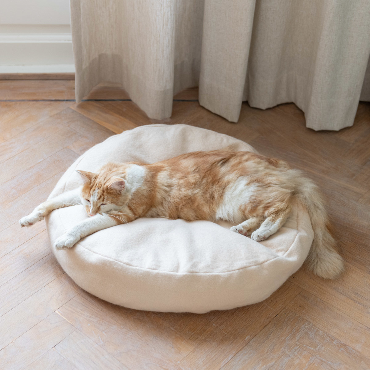 Donut Cat Bed salmon pink
