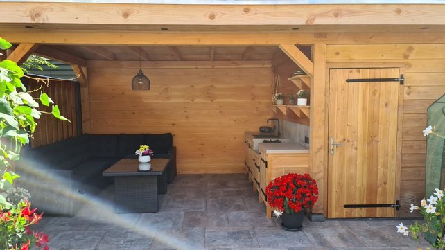 Overkapping met schuur  - 550x300cm Overkapping met schuur  - 550x300cm