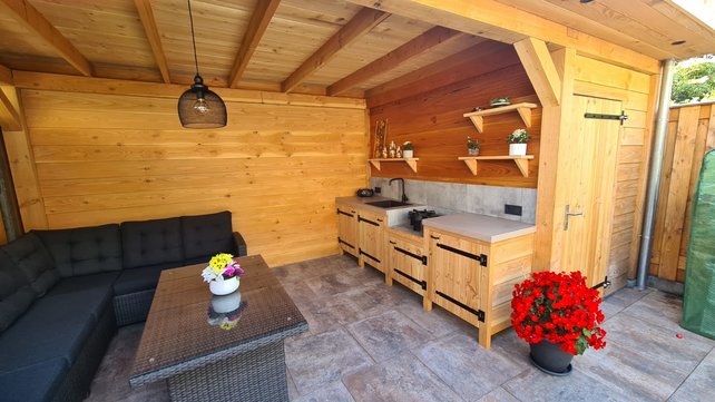 Overkapping met schuur  - 550x300cm Overkapping met schuur  - 550x300cm