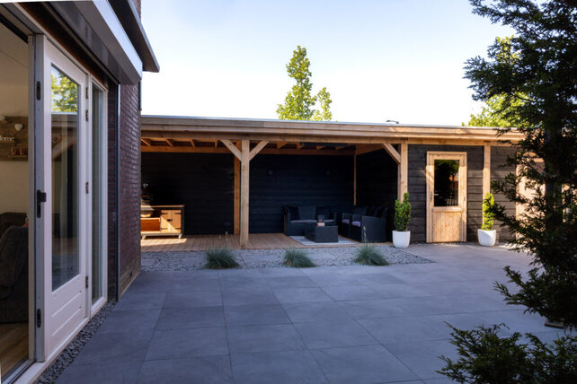 Overkapping met 2 schuren  1250x300