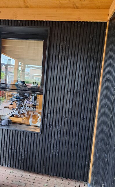 Douglas 22x133 Triple Rhombus - 2x zwart gespoten