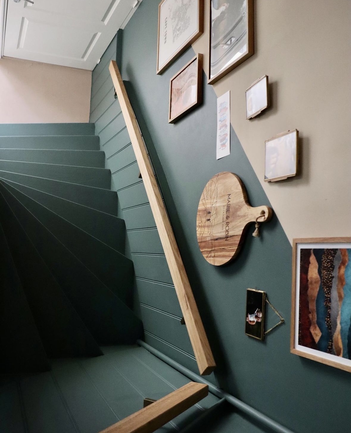 Welke boortechnieken gebruik je voor het monteren van een trapleuning in beton, steen of hout?