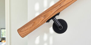 Hoe bepaal je de juiste positie van leuninghouders voor optimale stabiliteit?