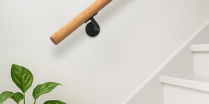 Hoe bevestig je een trapleuning probleemloos op een gestucte of gipsen wand?