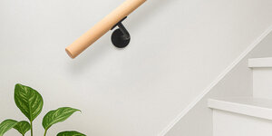 Wanneer is een tweede trapleuning aanbevolen in plaats van verplicht?