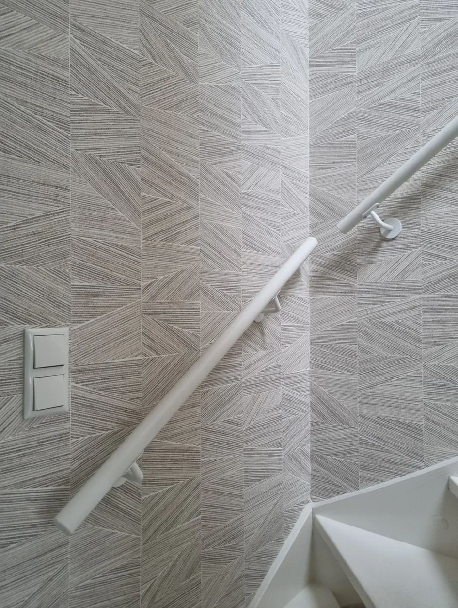 Hoe bereid je een trapleuning voor op schilderwerk zonder het oppervlak te beschadigen?