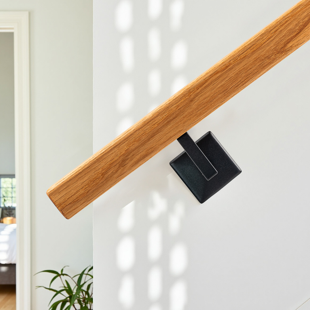 Hoe kun je een houten trapleuning optimaal beschermen voor een langere levensduur?