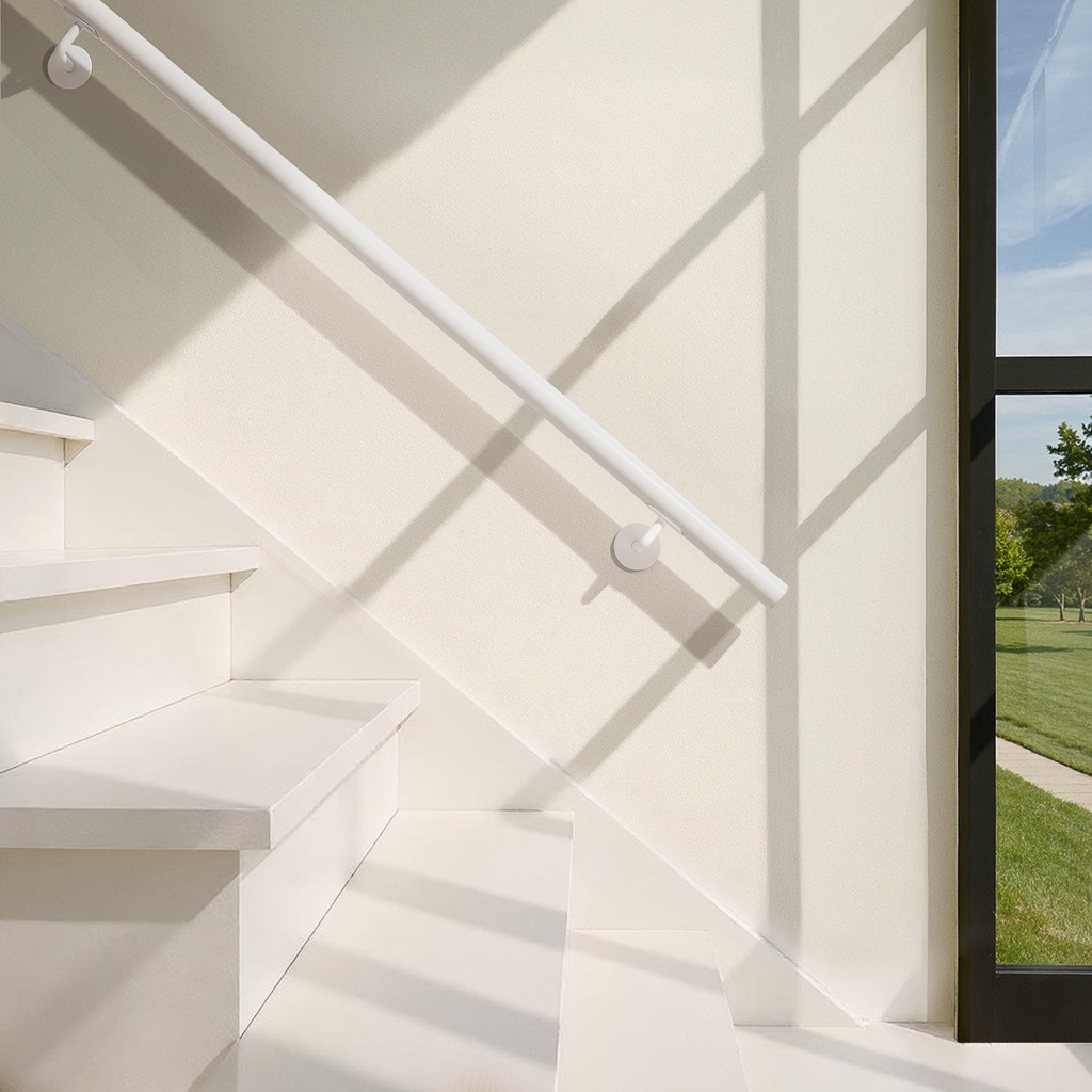 Wanneer kies je voor een gebogen trapleuning en waneer voor een rechte trapleuning?