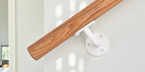 Trapleuning monteren op een gipsplatenwand of holle wand: wat is mogelijk?