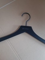 Weekday 4127B_Top Hanger - wooden NEW