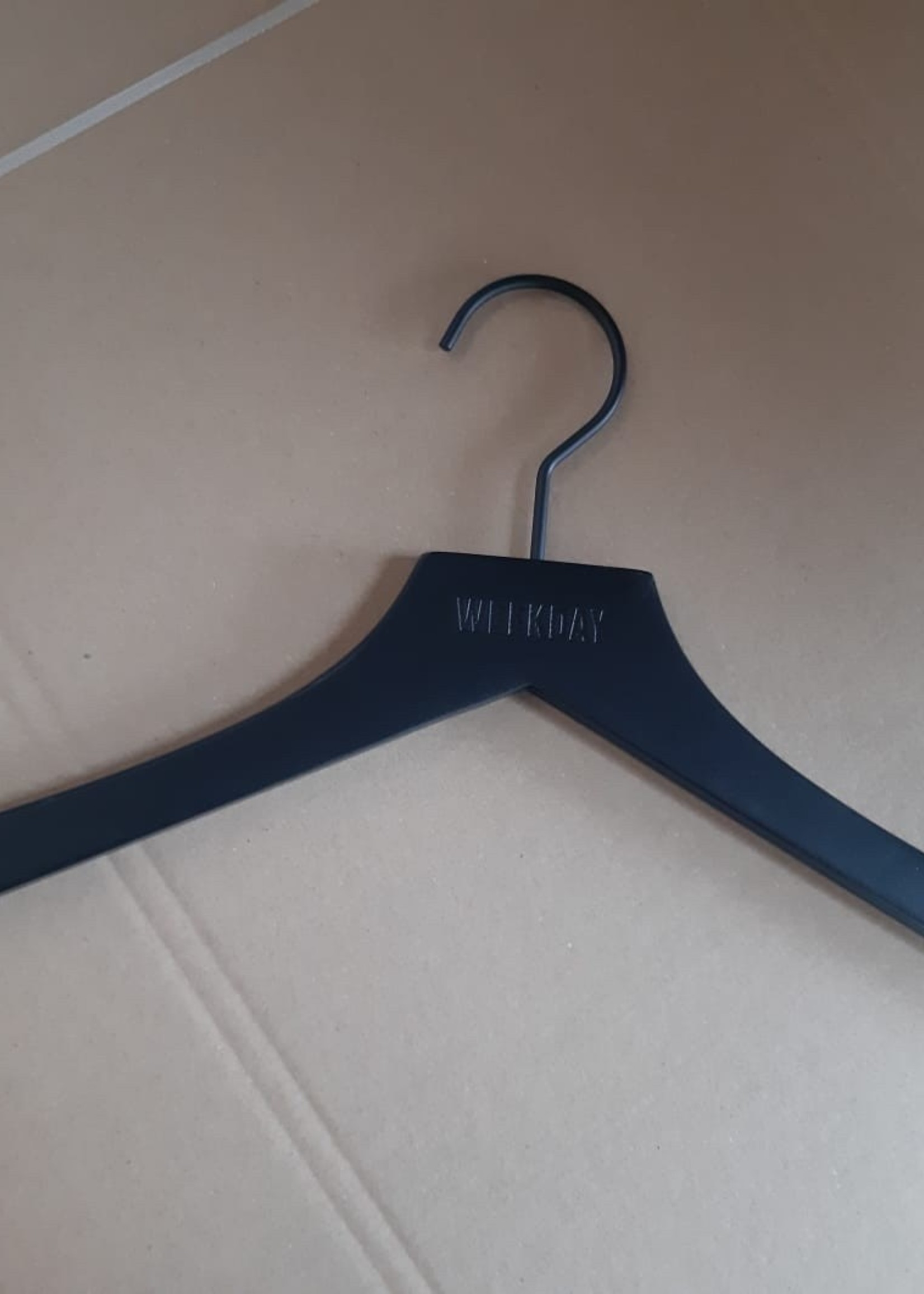 Weekday 4127B_Top Hanger- wooden NEW