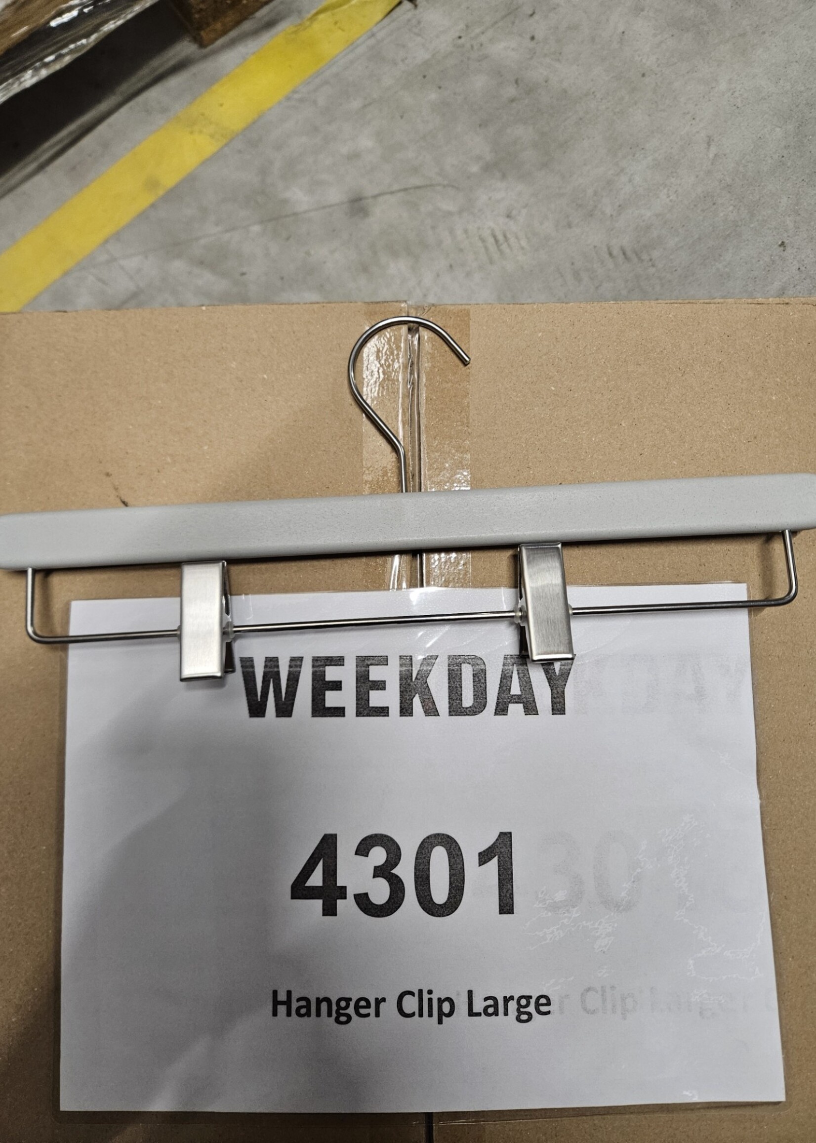 Weekday 4301_Clip hanger large
