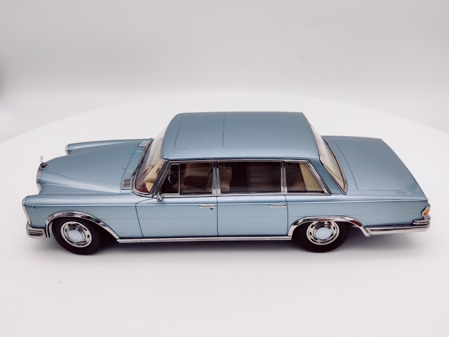 KK Scale Mercedes-Benz 600 SWB W100 1963 Blue 1:18 - KBmodelcars