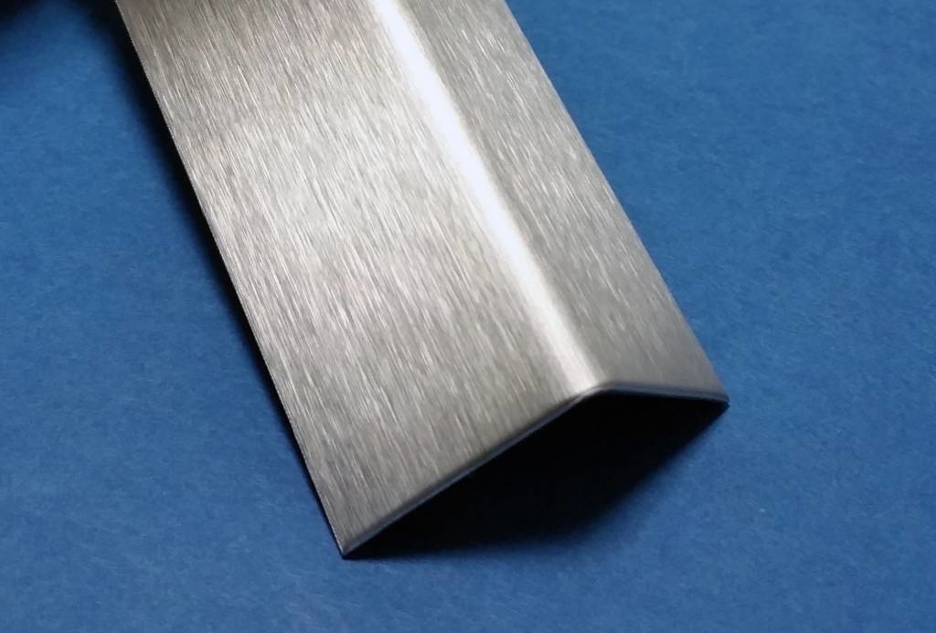 Profilé en U en acier inoxydable, pliée 2 fois, surface sélectable acheter  à Versandmetall - Versandmetall