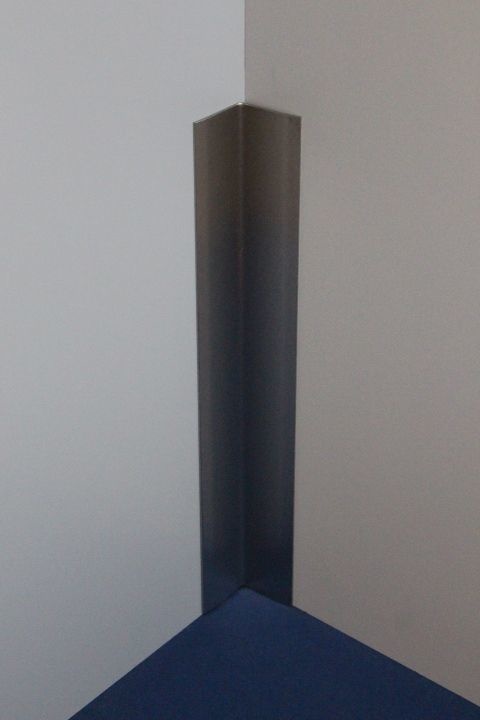 Corniére de protection inox Protecteurs d'angle en acier inoxydable , pliée  3 fois, acheter à Versandmetall - Versandmetall