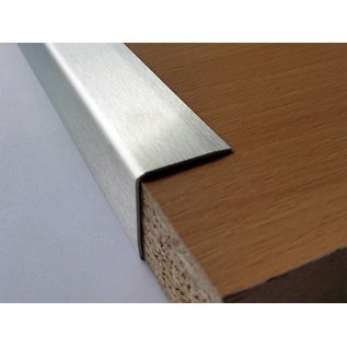 Versandmetall Corniéres de protection inox,  pas isocèle, á 3 plis, longueur 2.500  mm surface brossé  en grain 320