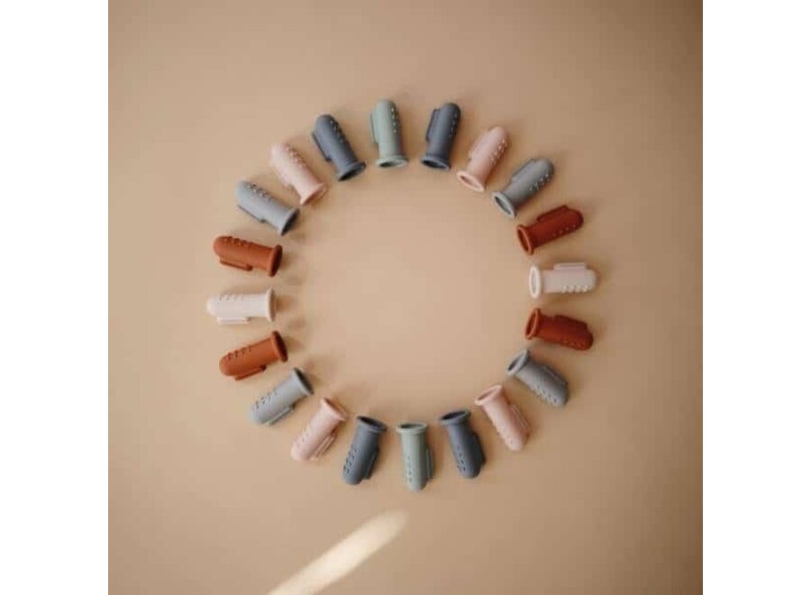 Mushie vingertandenborstel stone/tradewinds