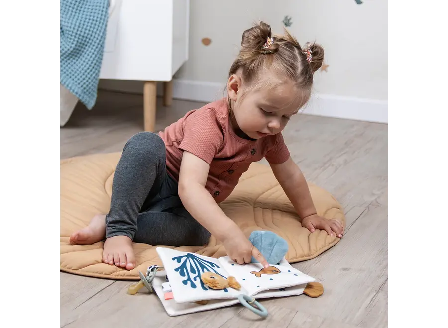 Activity book Sea friends Colour mix