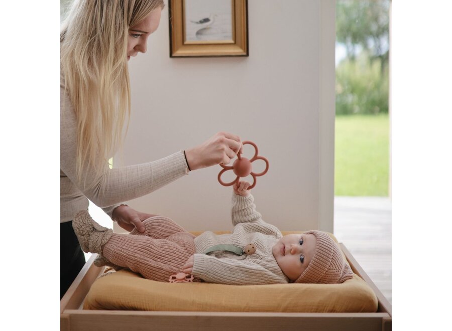 Mushie Rattle Daisy Teether Dusty Rose
