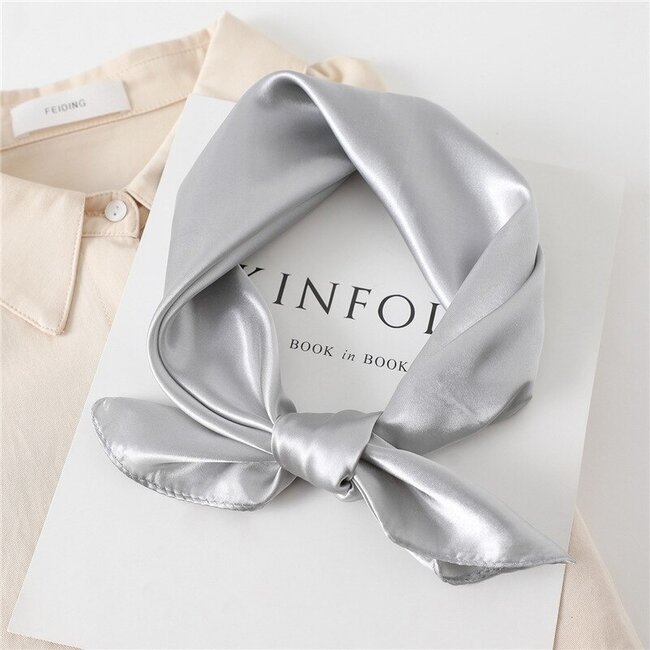 Satijnen Bandana / Zakdoek Zilver | Polyester - Satijnlook  | 60 x 60 cm