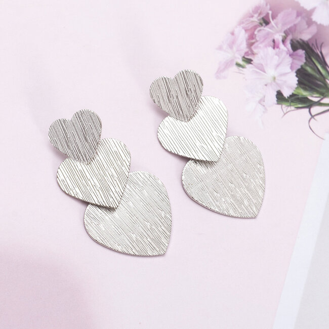 Three Heart Oorbellen | Zilverkleurig | 4,9 cm x 2,7 cm | Fashion Favorite