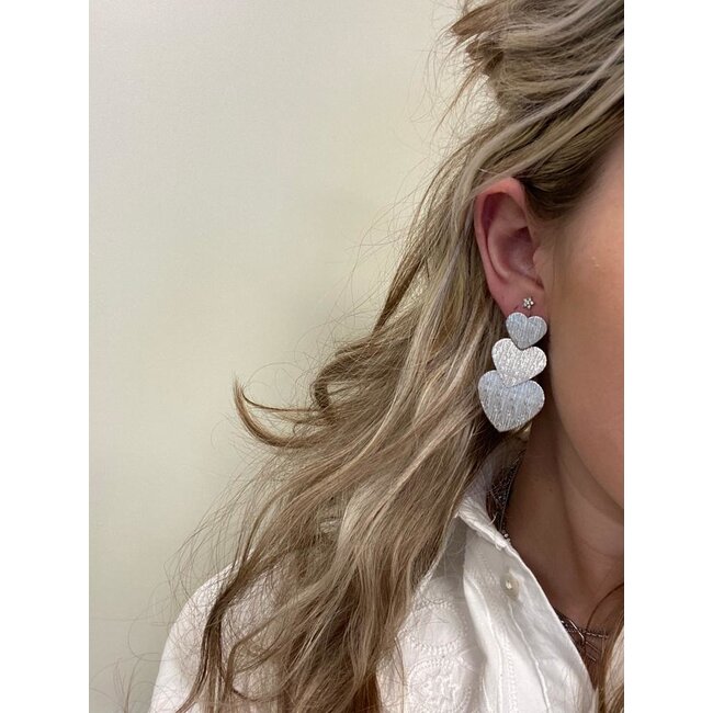 Three Heart Oorbellen | Zilverkleurig | 4,9 cm x 2,7 cm | Fashion Favorite