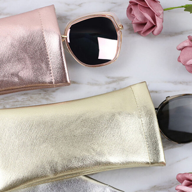 Metallic Brillenkoker / Knijp Portemonnee - Gold | Fashion Favorite