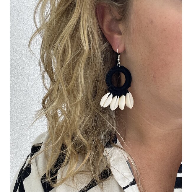 Sea Shell Oorhangers | Dark Black | Schelp Oorbellen | Fashion Favorite