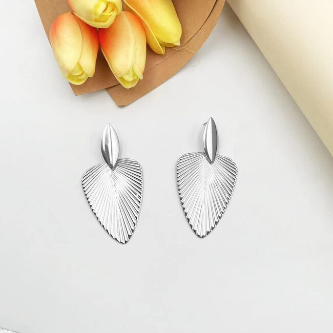 Triangle Silver Oorhangers | Zilverkleurig | 7,3 x 3,7 cm