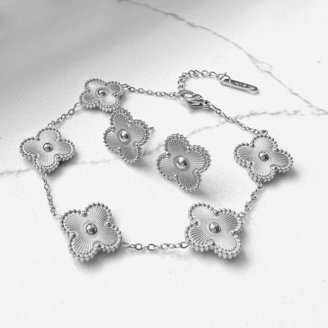 Clover Oorbellen - Zilverkleurig | 1,2 x 1,2 cm | Stainless Steel