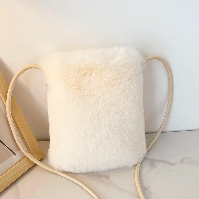 Fluffy Tasje - Milk White / Creme | 22 x 18 x 6 cm | Telefoontasje