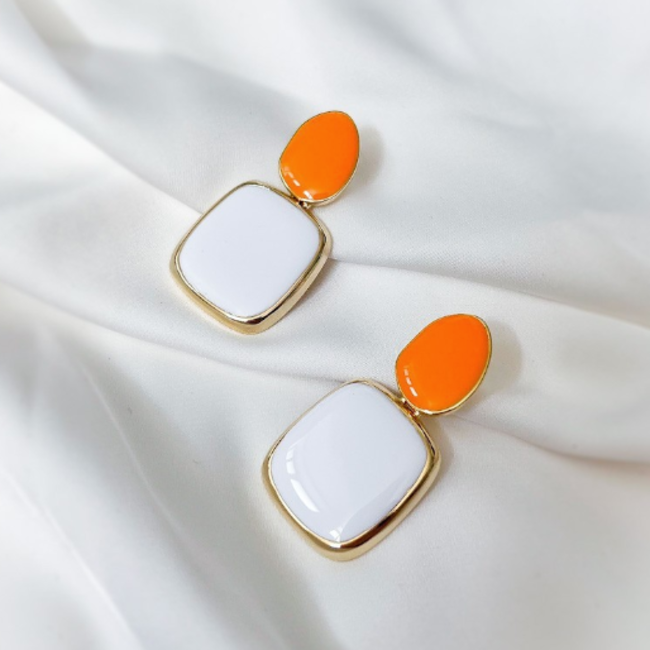 Amelie Oorbellen - Oranje/Wit | 3,5 x 2 cm