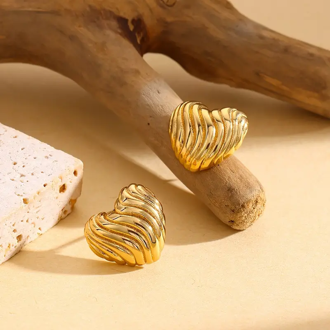 Oorbellen Wave Heart - Goudkleurig | 1,5 x 1,4 cm