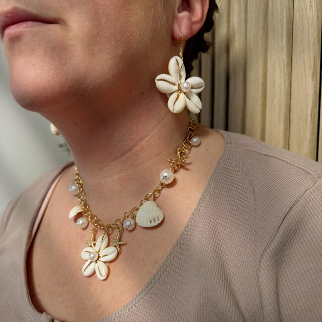 Bloem Schelp Oorbellen - Goudkleurig | 6 x 4 cm