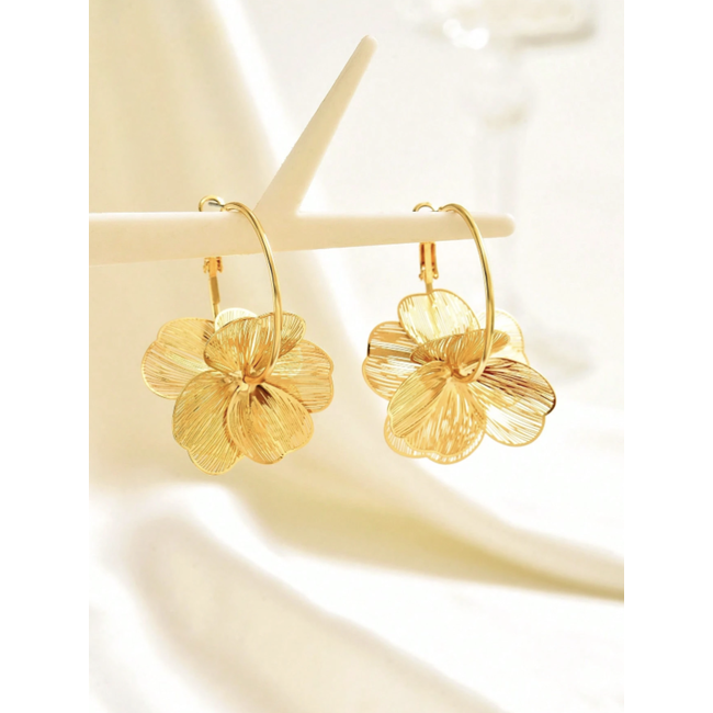 Bloem Oorringen - Goudkleurig | 5,2 x 3,7 cm