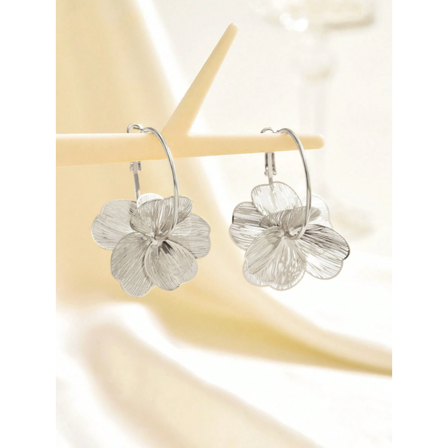 Bloem Oorringen - Zilverkleurig | 5,2 x 3,7 cm