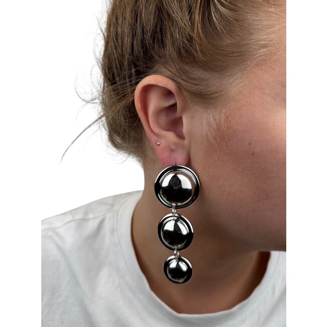 Three Balls Oorbellen - Zilverkleurig | 8 x 3 cm | Bijoux