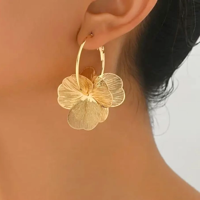 Bloem Oorringen - Goudkleurig | 5,2 x 3,7 cm