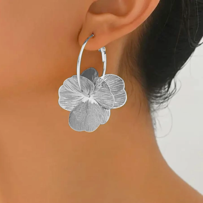 Bloem Oorringen - Zilverkleurig | 5,2 x 3,7 cm