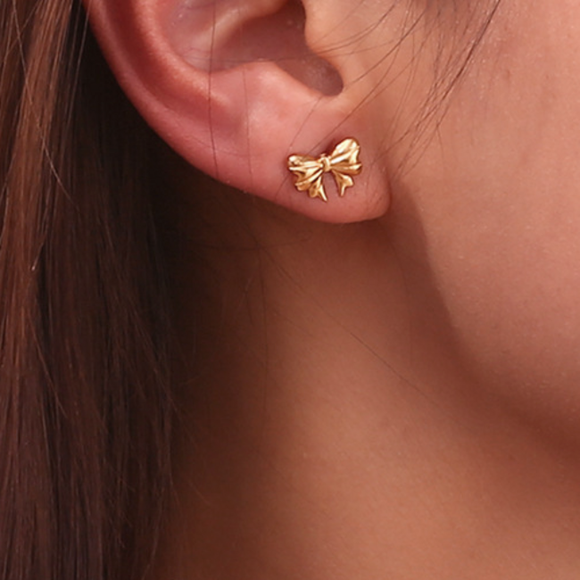 Mini Strik Oorbellen - Goudkleurig | 1,1 x 0,7 cm | Stainless Steel