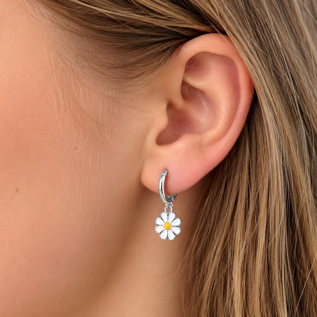 Daisy / Madelief Oorringen - Zilverkleurig | 1,2 x 2,2 cm | Bijoux/Messing