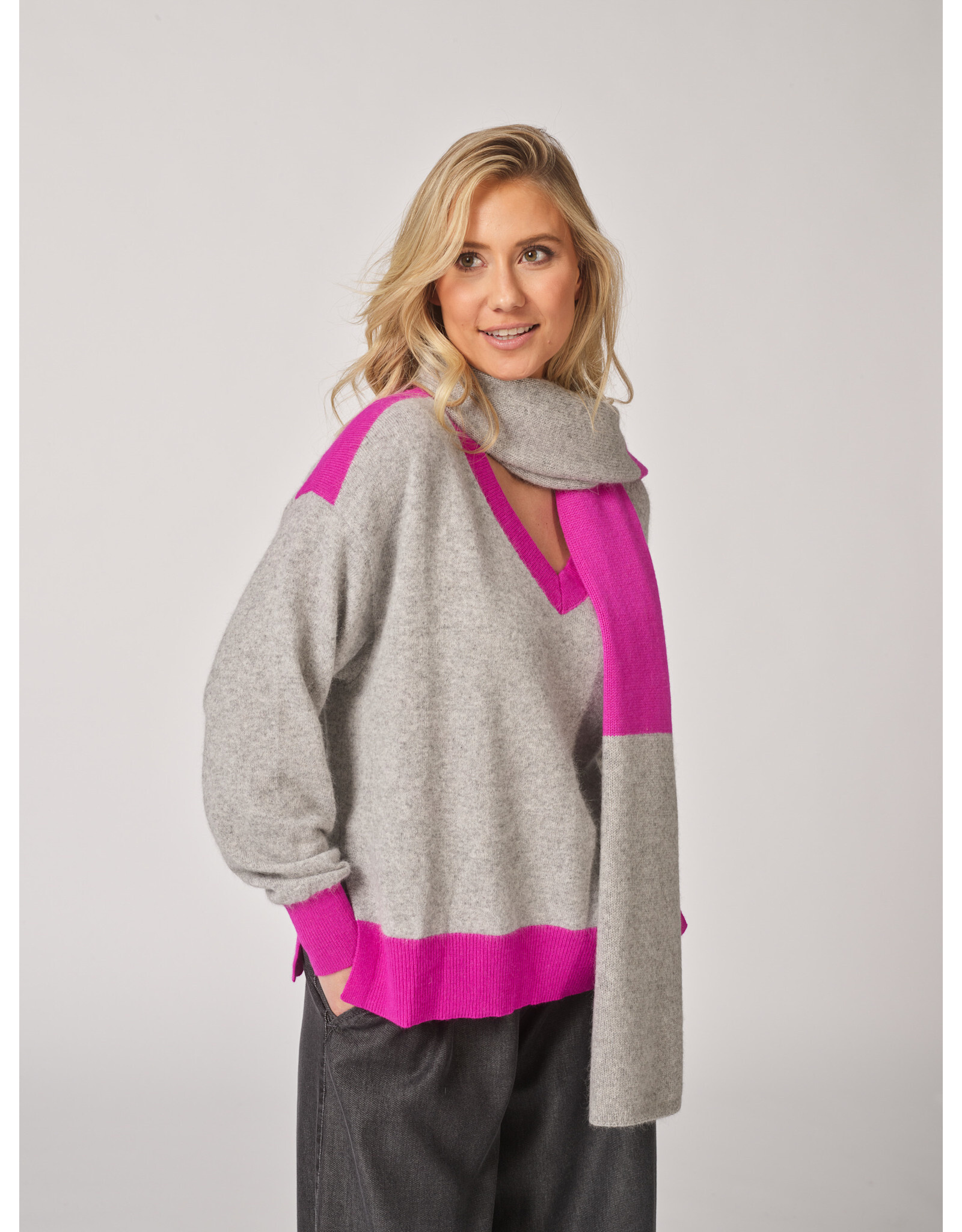 LALOTTI GIGA V-PULL GREY/PURPLE