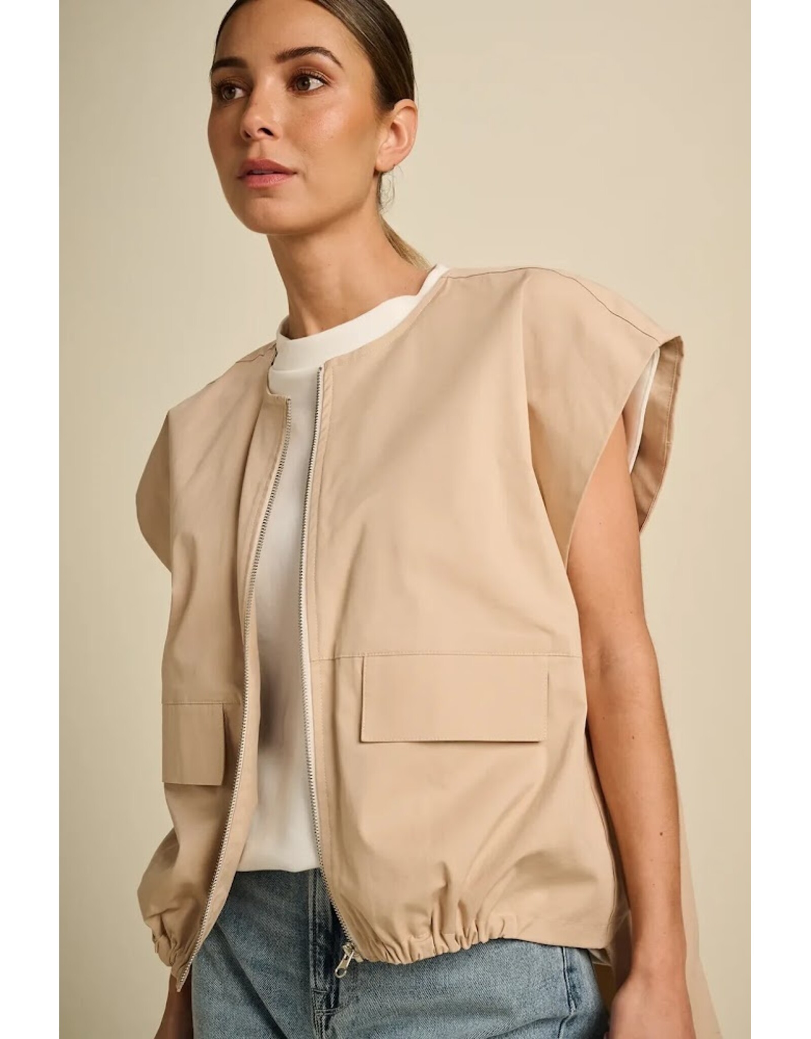MARCH23 MY VEST ECLIPSE BEIGE