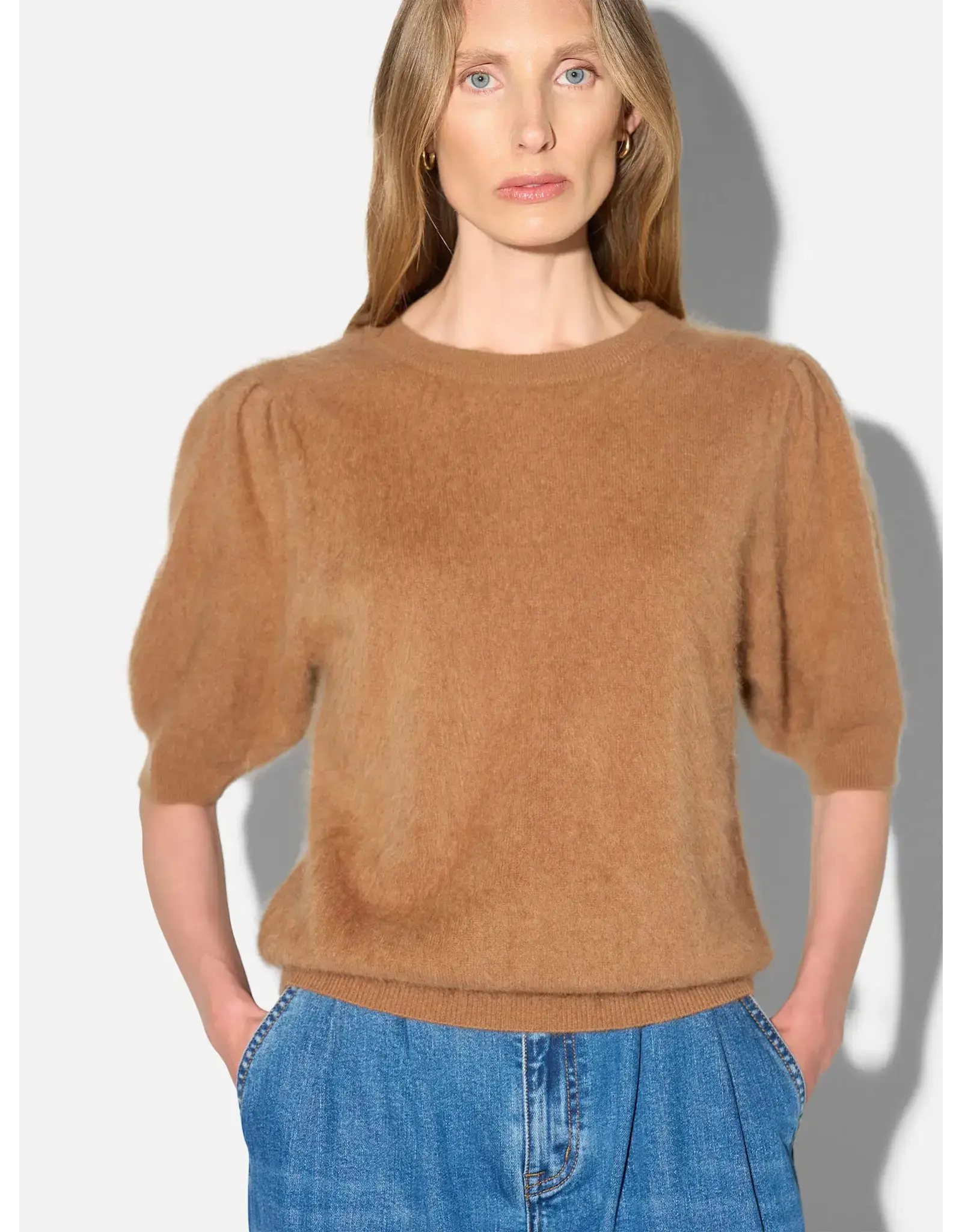 JANICE DAMES TRUI RONDE HALS POFMOUW GEBRUSHED MERINO WOL PEYTON CAMEL
