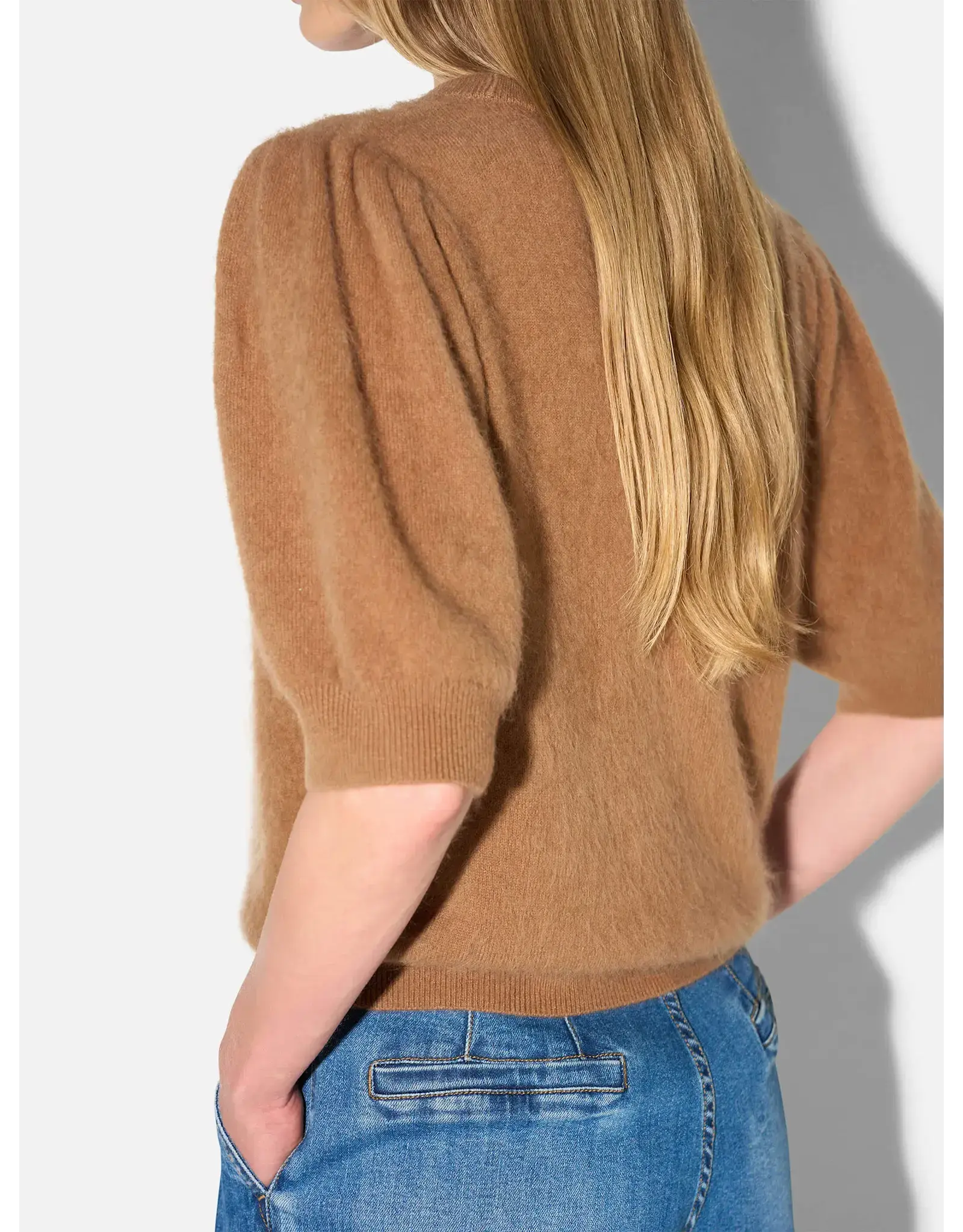 JANICE DAMES TRUI RONDE HALS POFMOUW GEBRUSHED MERINO WOL PEYTON CAMEL