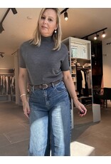 JANICE KNIGHT GREY PULL KORT MOUW